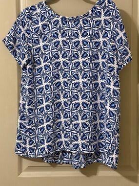 LOFT Blue and White Geometric Floral Short-Sleeve Shirt